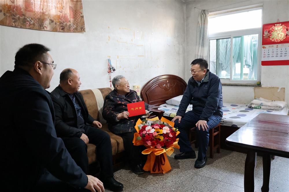 殷殷關(guān)懷 情暖新春！ 濟(jì)南產(chǎn)發(fā)集團(tuán)走訪慰問(wèn)離退休老干部